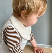 Load image into Gallery viewer, KINTTED BIB FJOLA