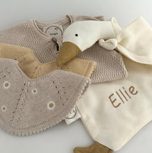 Load image into Gallery viewer, KNITTED BIB