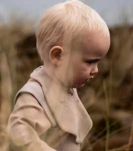 KINTTED BIB FJOLA