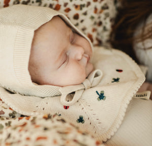 KNITTED BIB