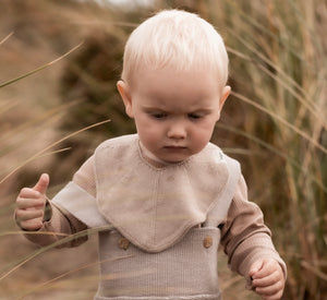 KINTTED BIB FJOLA