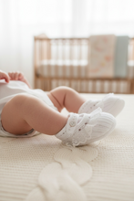 Load image into Gallery viewer, BABY LACE IVORY SHOES
