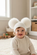 Load image into Gallery viewer, POM-POM WINTER HAT
