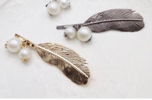 Load image into Gallery viewer, FEATHER HAIR CLIPS
