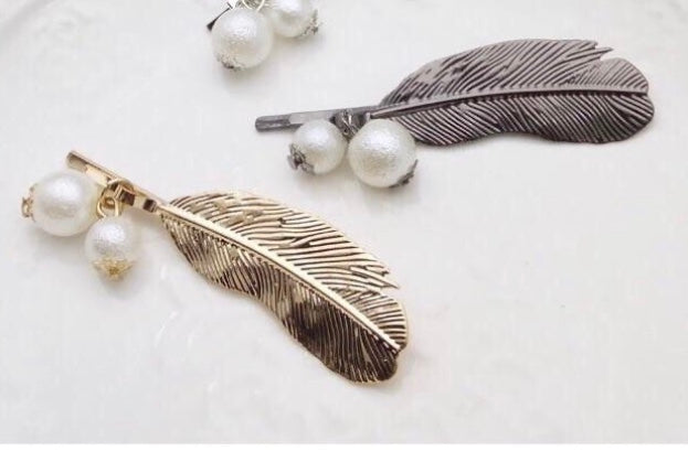 FEATHER HAIR CLIPS